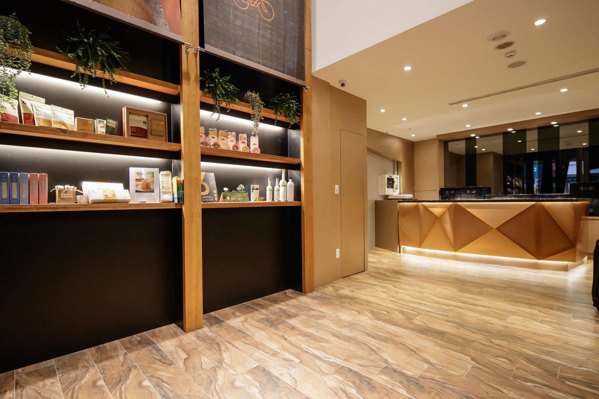 Via Hotel Taipei Station Екстериор снимка